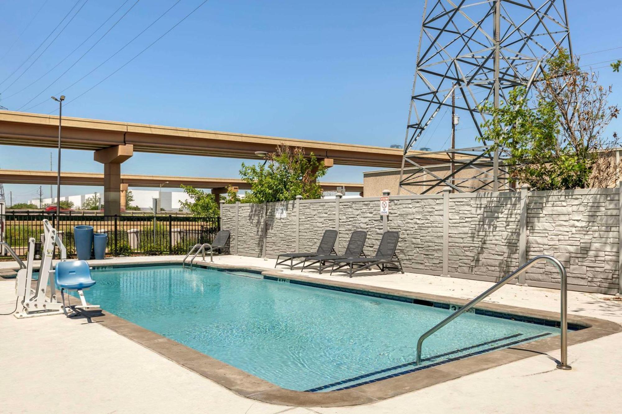 Best Western Plus Dallas Love Field North Hotel Exterior foto