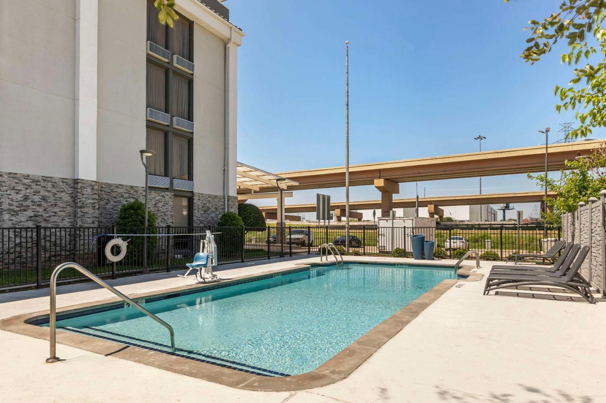 Best Western Plus Dallas Love Field North Hotel Exterior foto